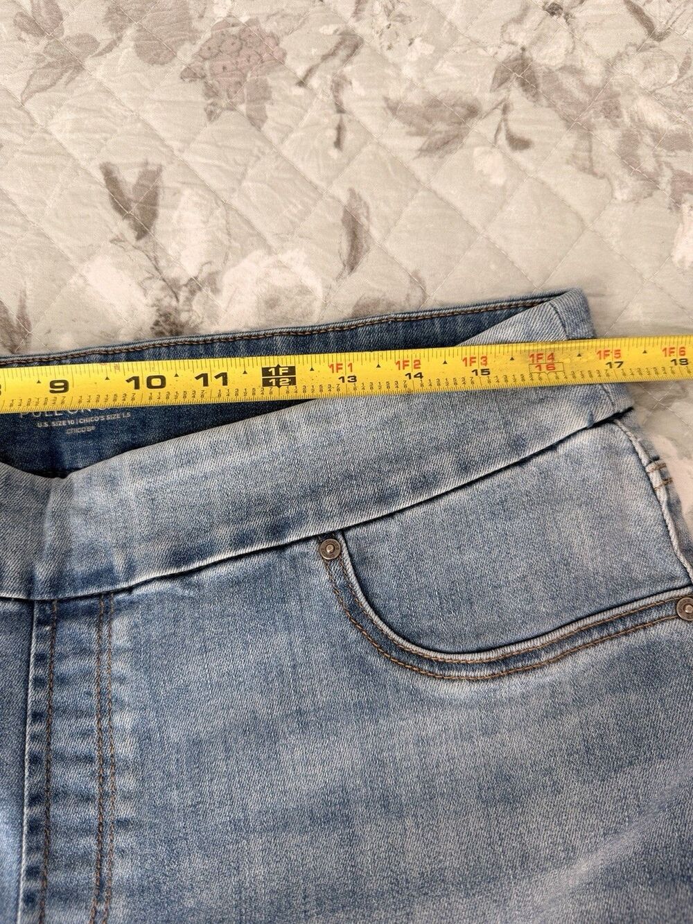 Chico’s Pull On Capri Jeans Womens 1.5 US 10 Frayed Tiered Hem Stretch Denim - Picture 4 of 7